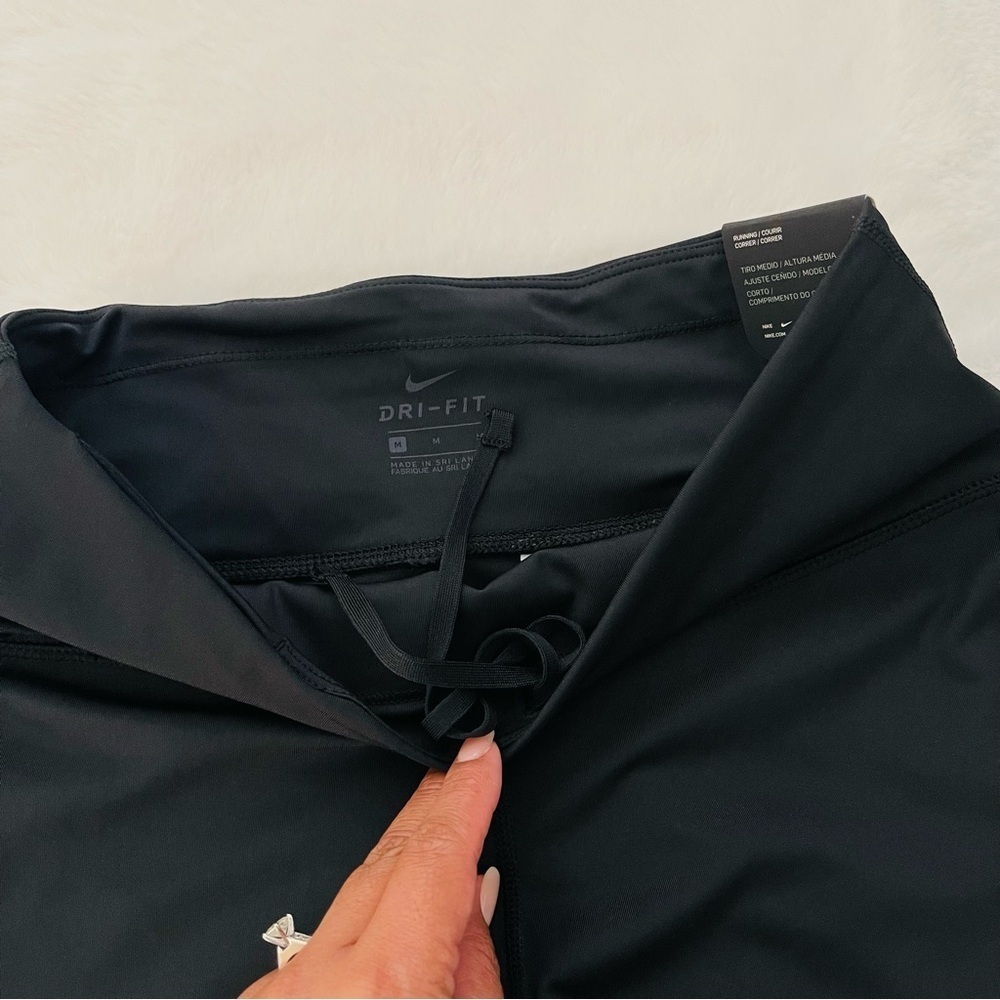 Nike Women’s Sports Bra/ Spandex Shorts Set - Picture 9 of 12
